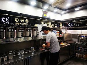 乐竞体育门店内部展示